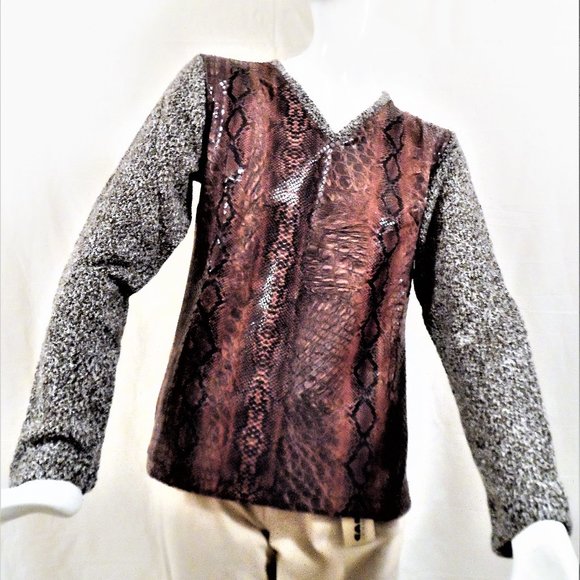 LISA CAMPIONE SWEATER NWOT - Picture 1 of 2